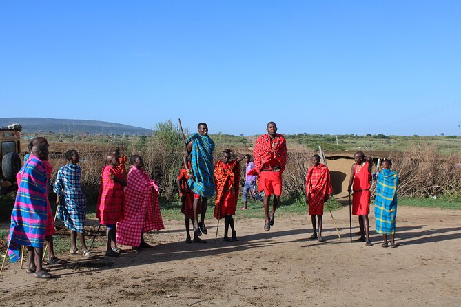 3-Day Maasai Mara Sharing Safari in a 4x4 Land Cruiser Jeep - Day one: Nairobi, the Rift Valley, and the first Mara drive