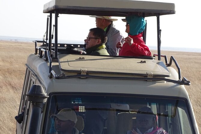 3 days group joining safari to Maasai Mara with a Land Cruiser Jeep - A picnic beside the Mara River