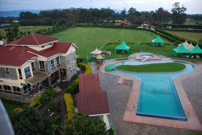 5 Days Budget Safari To Masai Mara, Lake Nakuru and Lake Naivasha - Day 1: The Rift Valley viewpoint and first Mara game drive