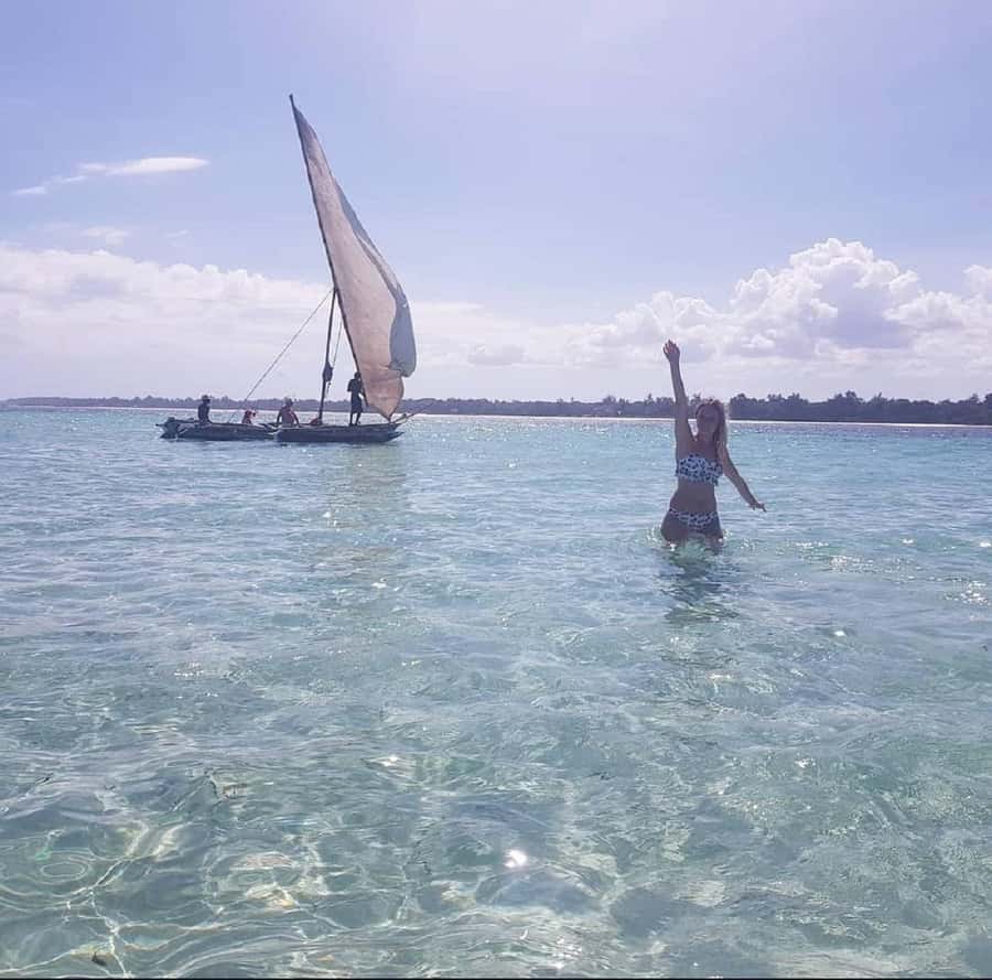 Diani Beach: Glass Boat Cruise to Robinson Island - Snorkeling along Diani’s coral reefs