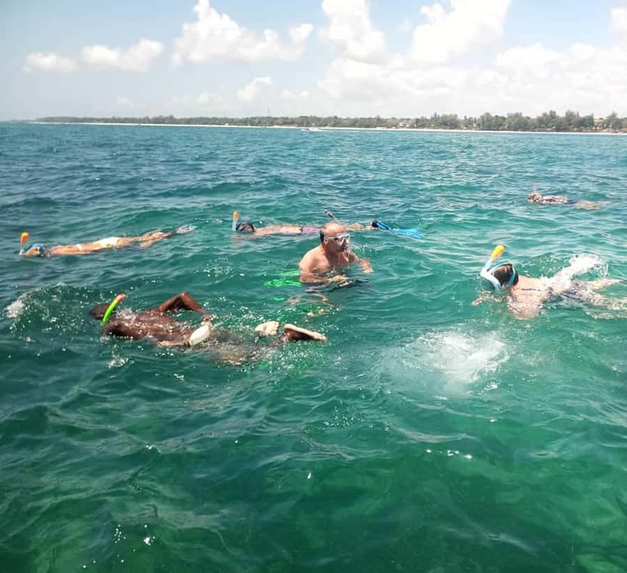 Diani Beach: Glass-Bottom Boat Cruise to Robinson Island - From your hotel to the Diani shore