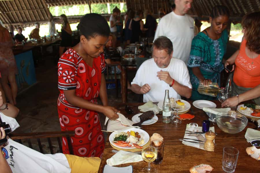 Diani Beach: Kisite Marine Park Dhow & Snorkeling with Lunch - Practical packing advice for the dhow and reef