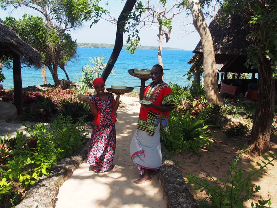Diani Beach: Kisite Marine Park Dhow & Snorkeling with Lunch - A traditional dhow ride toward Kisite Mpunguti