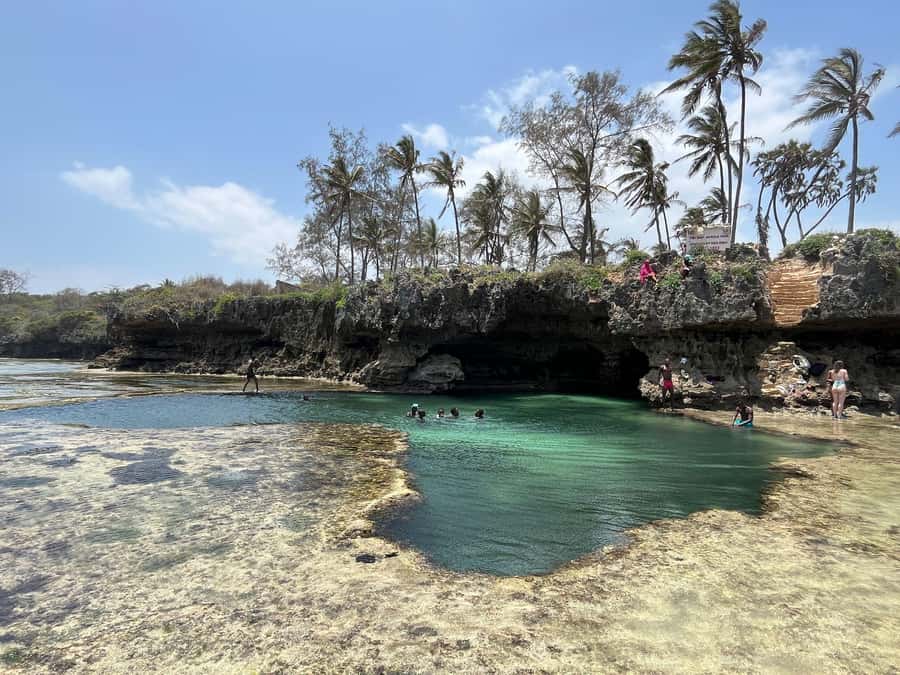 Diani: Full day Guided tour in Tiwi beach & Diani - Reef-walking across Tiwi Beach