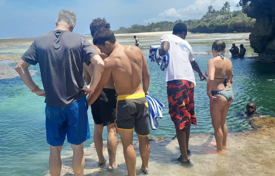 Diani: Full day Guided tour in Tiwi beach & Diani - A Swahili lunch in Ukunda