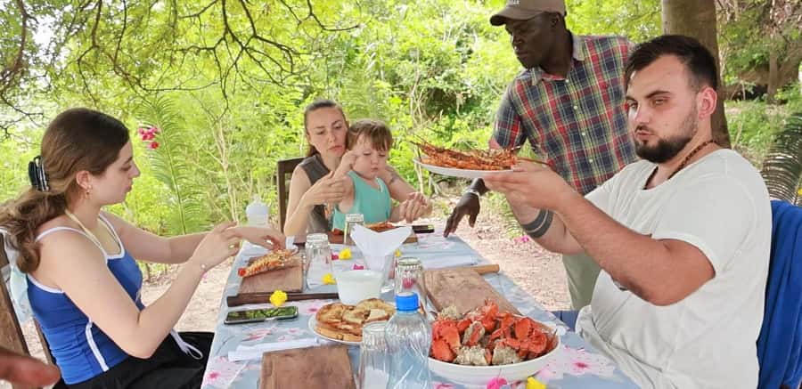 From Diani Beach: Funzi Island Full Day Excursion with Lunch - Visiting the local school