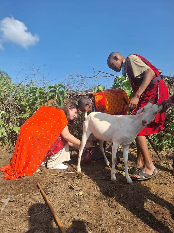 From Nairobi: Maasai village and cultural experience - From Nairobi to Bisil, the city gives way