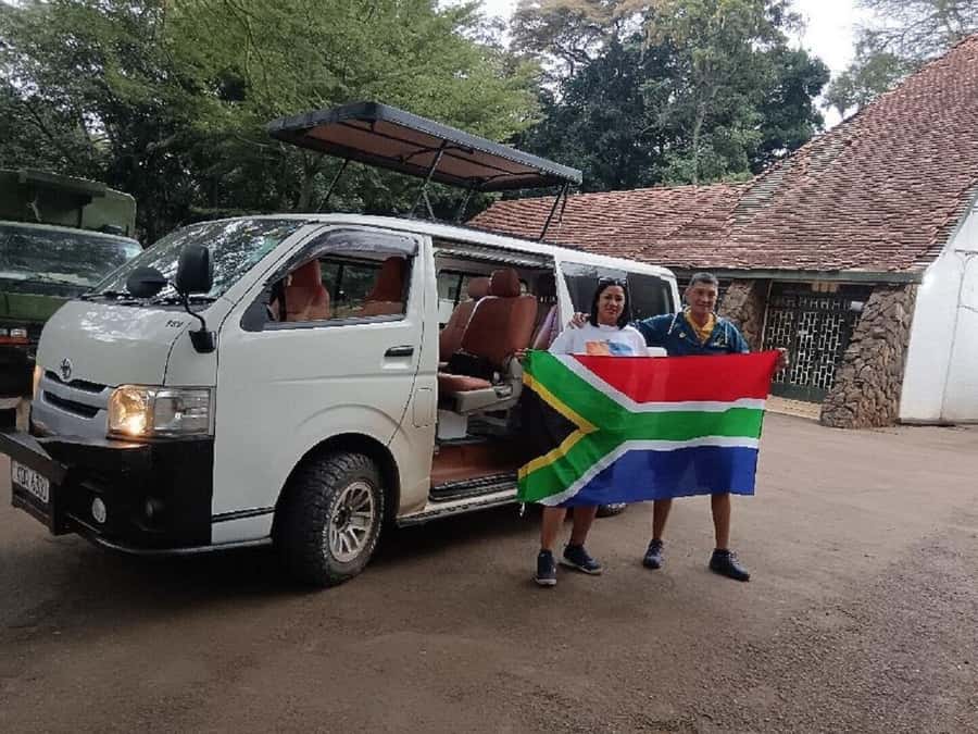 Half day Nairobi National Park with free pick up - Looking for lions, rhinos, and giraffes