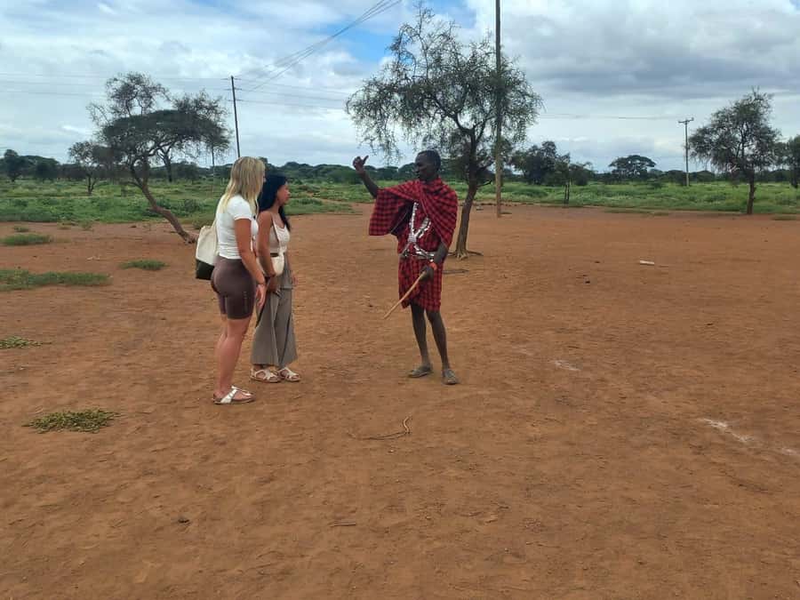 HALF DAY TOUR MASAI VILLAGE FROM NAIROBI WITH PICKUP&DROPOFF - Beadwork and the arts market