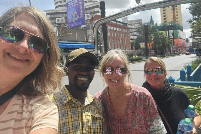 Half day tour to Elephant orphanage & Giraffe Centre Nairobi - What the guide and vehicle add