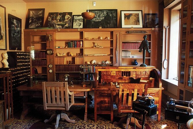 Karen Blixen Museum & Giraffe Centre Half day tour - What the guides add between the stops