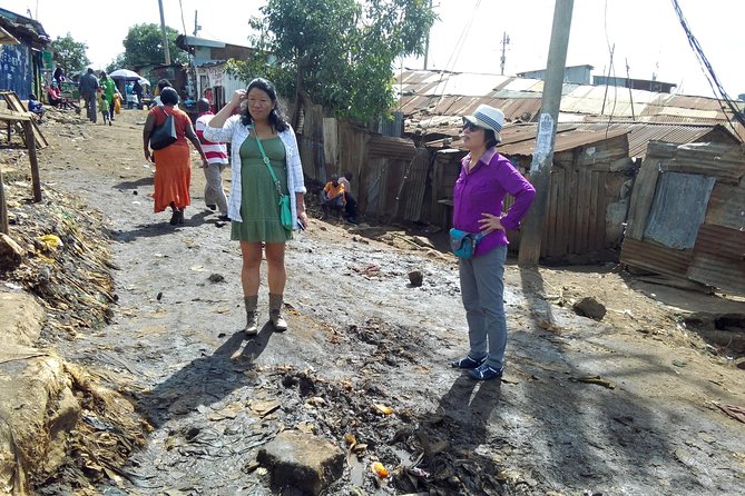Kibera slum tour with Lucas - The Power Women shop and community education