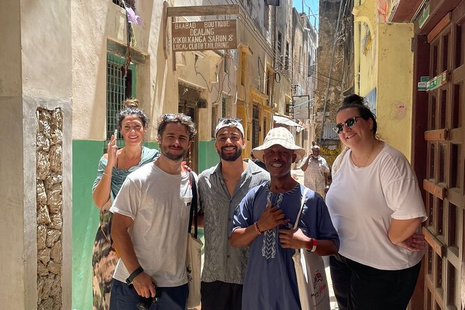 Lamu Old Town Walking Tour - Lamu Fort and the story of power