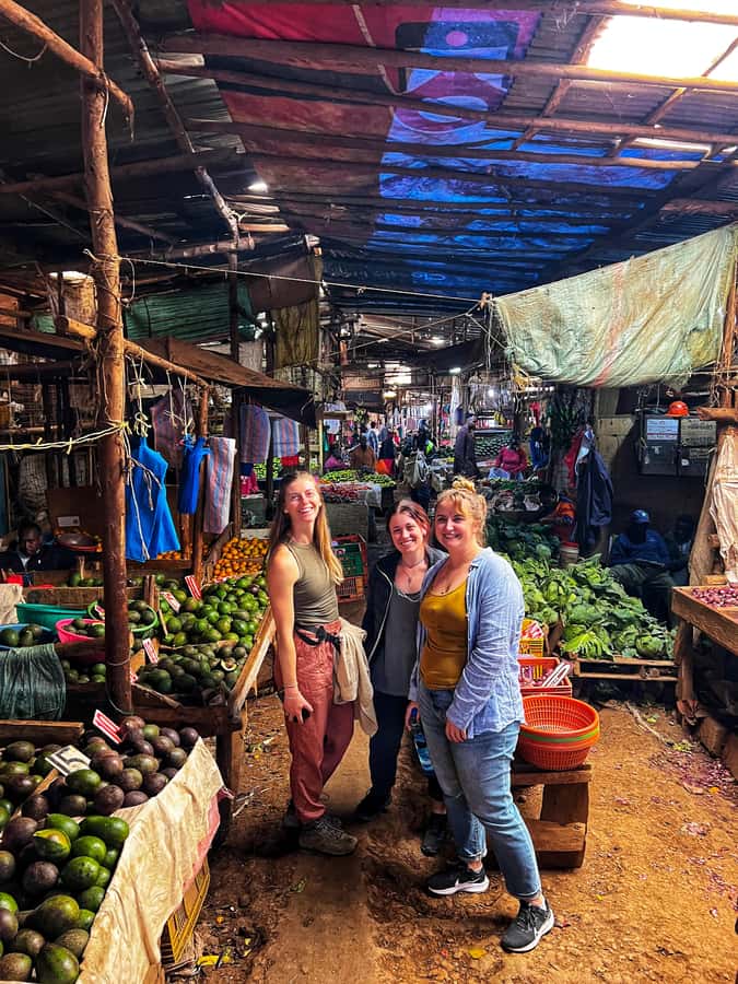 Local Market Tour and Traditional Meal Cooking Class - Clothing, stairs, and small practical details