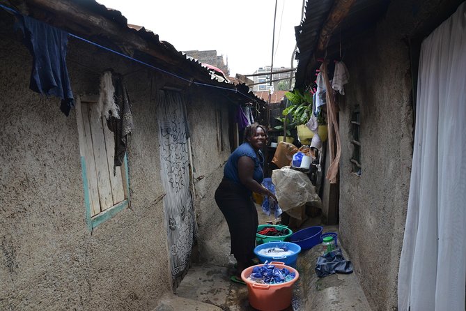 Mathare Community Slum Tour - Understanding HIV and public health in Mathare