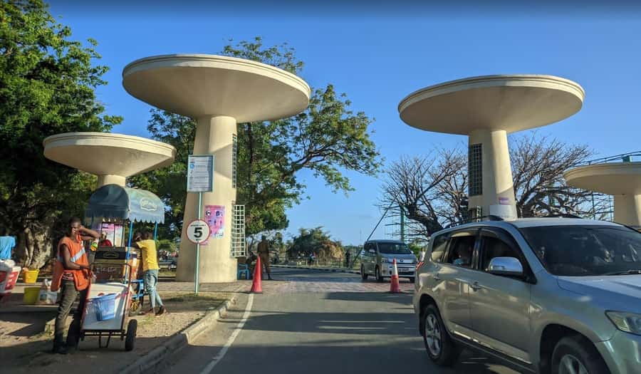 Mombasa: Tusks, Fort Jesus, Old Town, Beach and City Tour - Old Town’s narrow streets and Swahili-Omani details