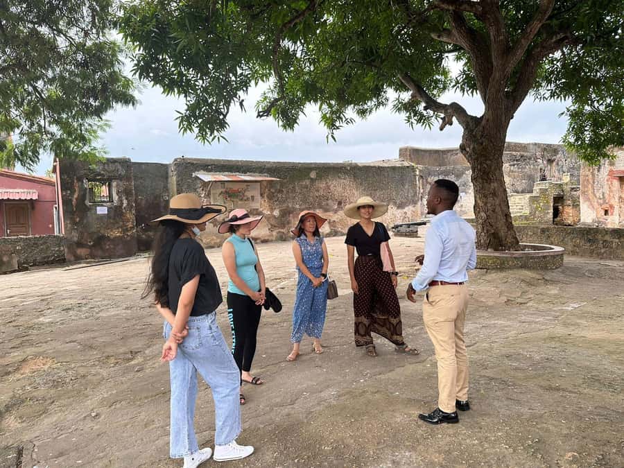 Mombasa walking tour - Old Town turns history into daily life