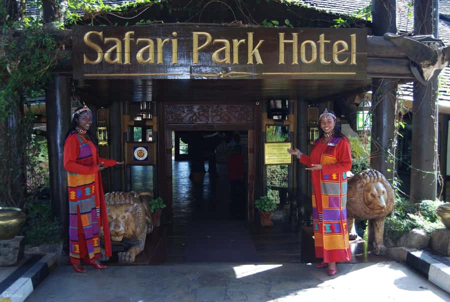 Nairobi: Cabaret Show with Dinner at Safari Park Hotel - From hotel pickup to the dinner table