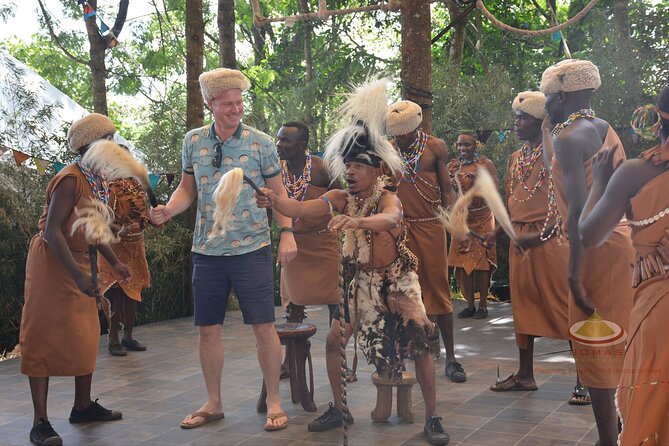 Nairobi city sights, Giraffe Encounters and Bomas Kenya Tour - Is $95 a good value?