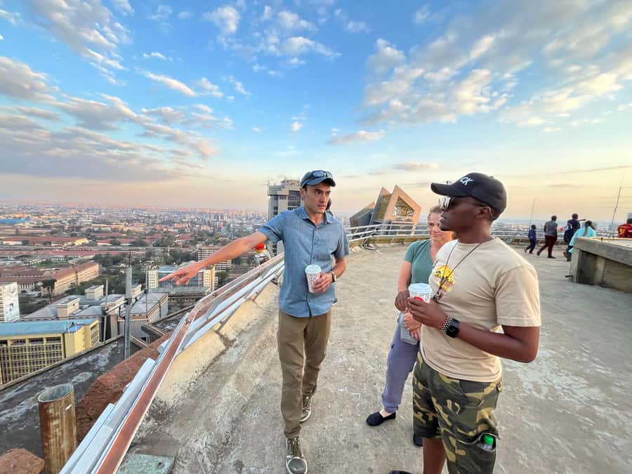Nairobi: City Site-Seeing Bus Tour - The market stop, fruit salad, and small purchases