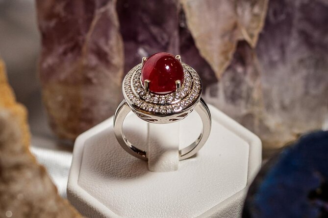 Nairobi cultural souvenir shopping tour with a local - Aqeeq Galleria and East African gemstones
