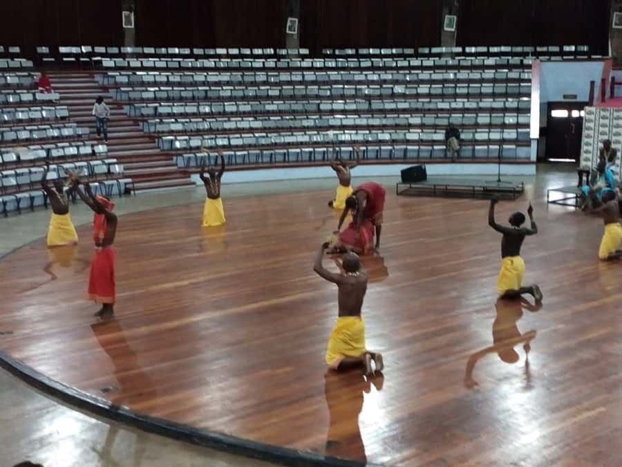 Nairobi: Elephants, Giraffes, Karen Blixen & Bomas Tour - Watching the Bomas of Kenya performances