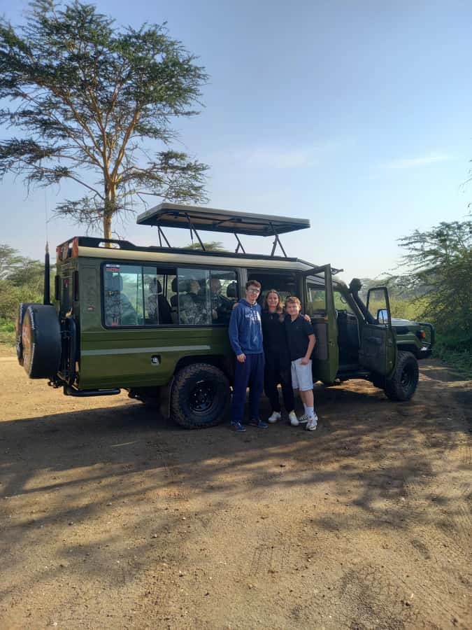 Nairobi: Game drive, elephant Orphanage & giraffe centre. - Lunch at a local restaurant