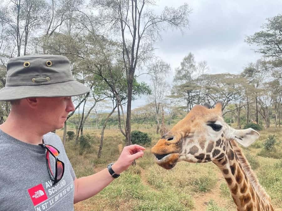 Nairobi:Giraffe Center, Baby Elephant and Beads factory Tour - Feeding giraffes at the Giraffe Centre