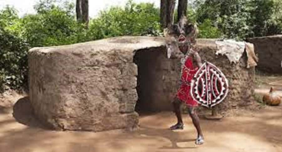 Nairobi: Giraffe Center, Beads Factory & Bomas of Kenya Tour - Three Nairobi sights in six useful hours