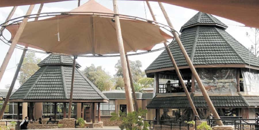 Nairobi: Giraffe Center, Beads Factory & Bomas of Kenya Tour - Seeing Kenyan craft at Kobe Tough Beads Factory