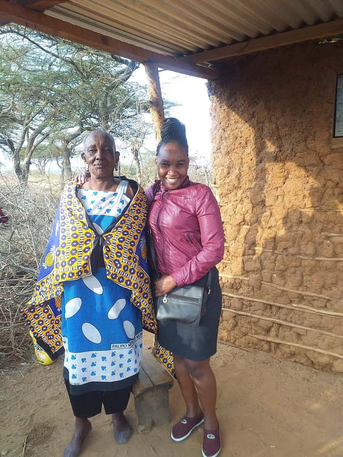 Nairobi: Giraffe Center, Beads Factory & Bomas of Kenya Tour - Traditional music and dance at Bomas of Kenya