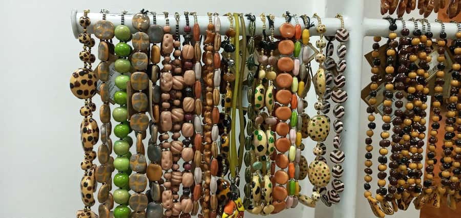 Nairobi Giraffe Center Tour with Karen Blixen & Kobe Beads" - Three sides of Nairobi in one compact outing