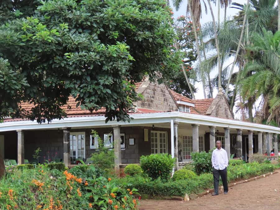 Nairobi Giraffe Center Tour with Karen Blixen & Kobe Beads - A 12:00 pm stop for coffee, lunch, and shopping
