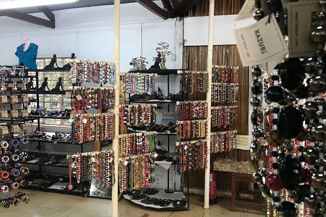 Nairobi Highlights: Karen Blixen, Beads Factory & Giraffe Center Day Tour - What your guide and vehicle add