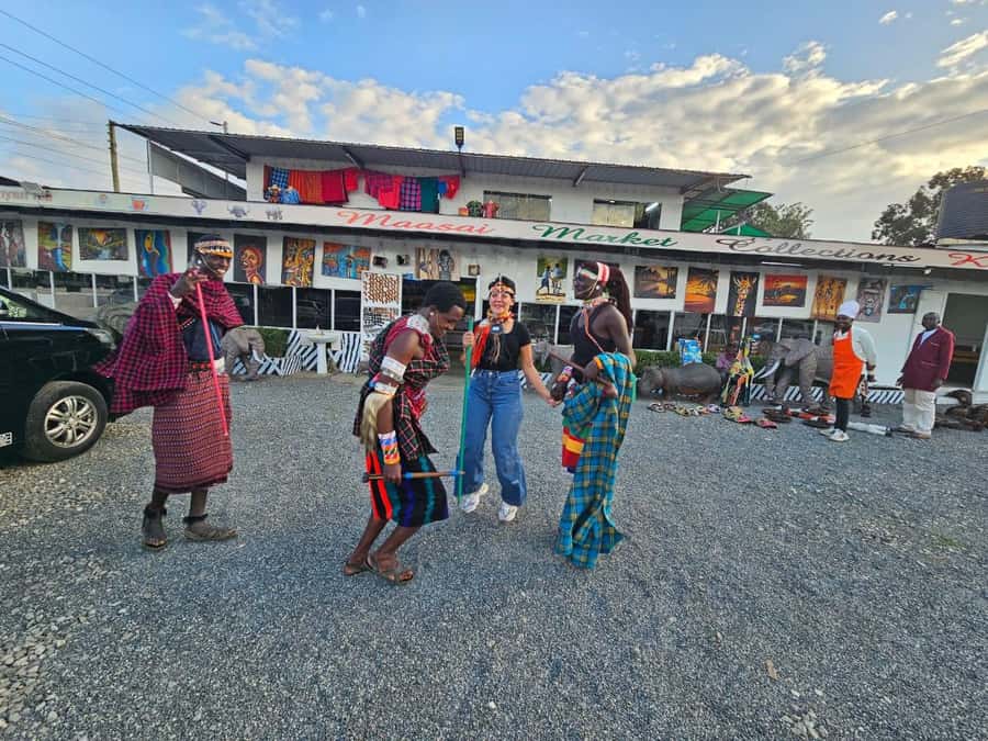 Nairobi: Hop on Hop off and Maasai market Collections Visit - Shopping with artisans at the Maasai Market in Karen