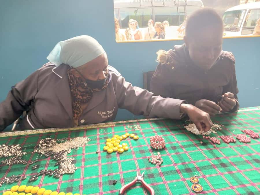 Nairobi: National Park & Optional Elephants & Giraffe Center - Kobe Beads Factory and local craftwork