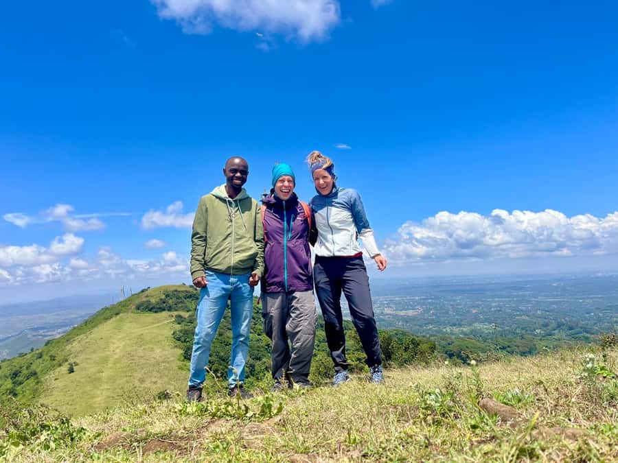 NAIROBI:Ngong Hills Day Hike,Group Tour - Starting at the gate and entering the hills