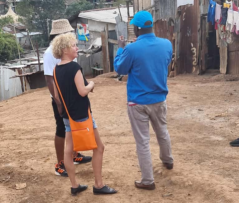 Nairobi: Visit Kibera Slum with a Social Entrepreneur - Stop three: recycled materials become crafts