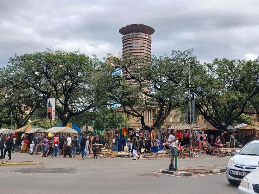 Nairobi Walking Tour: Downtown & City Tour - Jevanjee Gardens: a calm start before the traffic