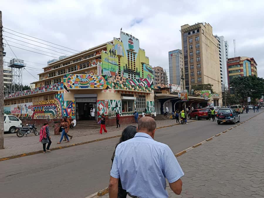 Nairobi Walking Tour, GiraffeCentre & Souvenir Shopping Tour - Utamaduni Craft Centre and Nairobi’s handmade goods