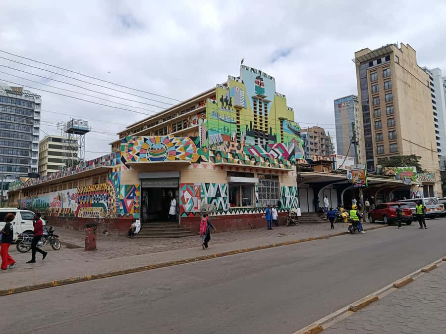 Nairobi Walking Tour, GiraffeCentre & Souvenir Shopping Tour - What the $40 price really covers