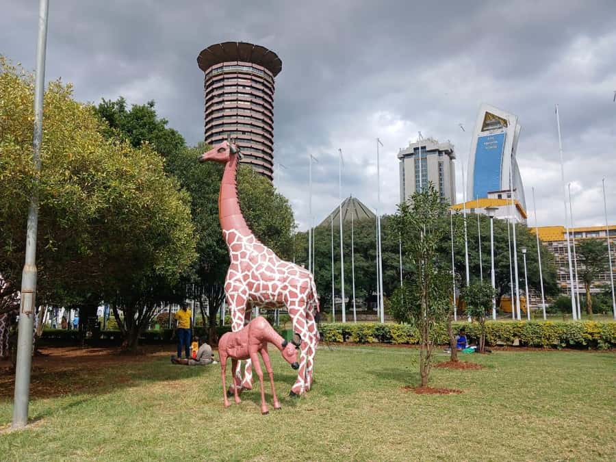 Nairobi Walking Tours, Historic and Modern Highlights - Walking through the central business district